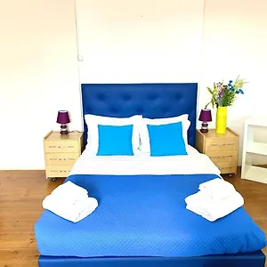 Maison d'hôtes Classic Chiado 1 - With Shared Bathroom, Lisboa